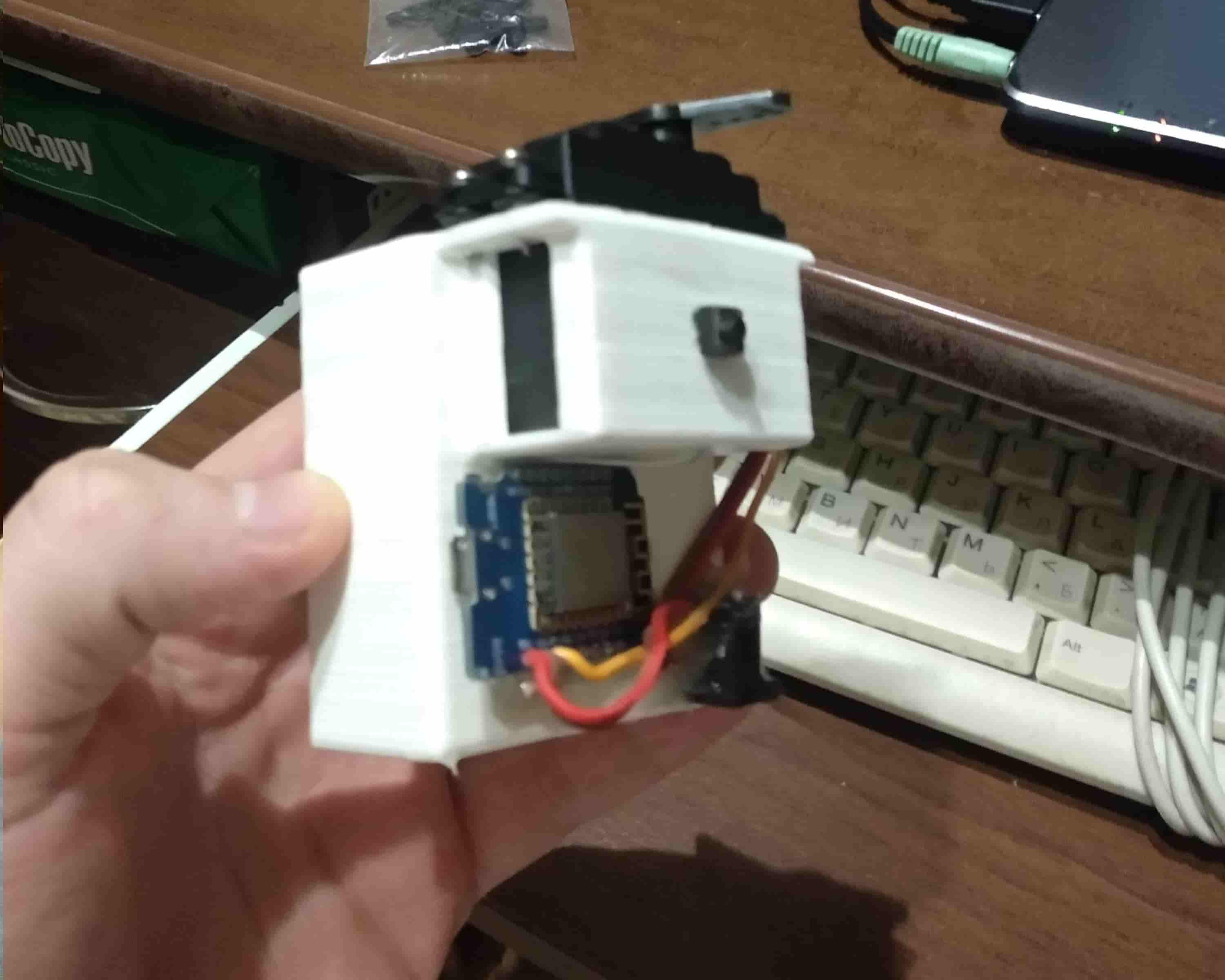 Rear view. The assembled device.